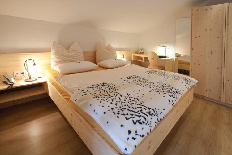 Gaestehaus Waldrand Garni 비싱 외부 사진